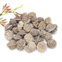 Sélectivité de pierres brutes sculptées : Selenite rose, Gypse, Baryte, Rose du désert – Cristal de guérison brut du Sahara marocain