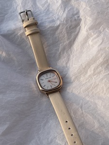 นาฬิกาควอตซ์สไตล์เกาหลีปี 2025 สำหรับผู้หญิง นักเรียนมัธยมต้น มัธยมปลาย  ตัวเรือนโลหะผสม กระจก  ออกแบบพิเศษสำหรับการสอบ - Product Image 5