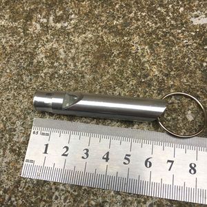 Sifflet d'entraînement en aluminium pour activités de plein air, sifflet de survie d'urgence, fournitures d'autodéfense, porte-clés pour le camping - Product Image 6