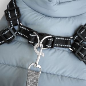 Gilet d'hiver chaud pour animaux de compagnie avec doublure en polaire, manteau gris clair pour chien avec fermeture éclair et harnais pour usage extérieur - Product Image 2