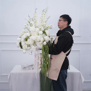 Boules de fleurs artificielles blanches réalistes DKB pour mariage, fête, fête des mères, remise de diplôme, décoration de centre de table - Product Image 1