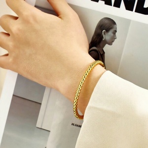 กำไลข้อมือแบบเปิดสแตนเลสชุบทอง 18K สำหรับทุกเพศ กันน้ำ ทันสมัย ได้รับการรับรองจากผู้ผลิตอิสระ ของขวัญสุดเก๋ - Product Image 3