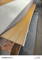Panneau de plafond en PVC pas cher, panneau mural en PVC stratifié bois, dalles de plafond pour la décoration intérieure