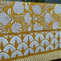 Nappe rectangulaire en coton 100% à imprimé floral indien avec bordure décorative pour la table à manger, la cuisine et la décoration de la maison