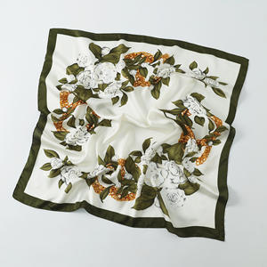 Écharpe florale verte de luxe en soie de mûrier 70x70cm Impression de qualité supérieure avec motif papillon pour un look élégant <span class=keywords><strong>et</strong></span> sophistiqué - Product Image 3