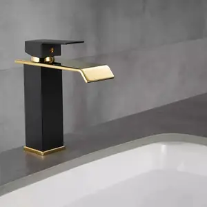 Rubinetto del lavandino nero e dorato di lusso moderno ponte montato cascata bagno miscelatore rubinetto