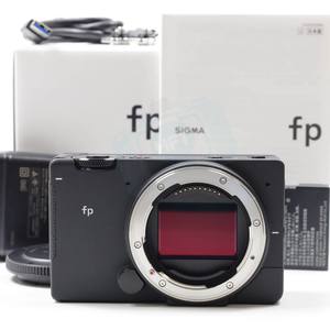 Videocámara Profesional HFT Sigma Fp sin Espejo de Fotograma Completo con Sensor CMOS, Video y Fotos Full HD, Tarjeta SD - Venta al por Mayor - Product Image 1