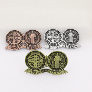 Más Vendido Mecrt Insignia Religiosa de San Benito, Decoración Retro de Metal para el Hogar, Adorno Católico para Coche y Escritorio, Principalmente de Aleación - Product Image 1