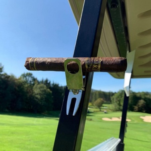 Mejor herramienta de golf para reparar divots con imán, personalizada, al por mayor, de metal, con logotipo, para cigarros verdes, para marcar pelotas y reparar marcas de bola. - Product Image 1