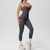 Set Yoga & Gym Fitness: Tank Top Satu Bahu Seksi, Bahan Solid & Bernapas, dengan Celana Pendek Pinggang Tinggi & Pinggang Elastis