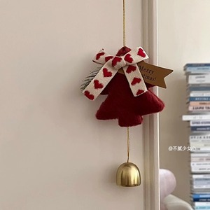 Ornement en peluche pour arbre de Noël avec cloche, décoration suspendue en tissu rouge pour décorations murales de Noël - Product Image 3