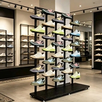 Tour de présentation en métal noir robuste avec plateaux à chaussures individuels et personnalisation des couleurs pour magasin de chaussures
