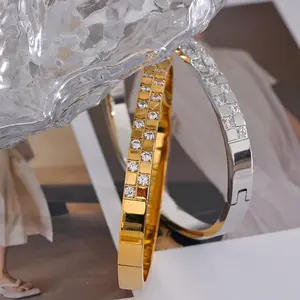 Gelang lebar baja tahan karat Zirconia kubik berkilau kelas atas Bangle liontin emas perak hadiah perhiasan bergaya untuk wanita