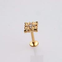 Gouden bloemvormige labret stud met platte achterkant, ASTM F136 titanium, intern gedraaid, piercing sieraad voor kraakbeen, helix, tragus, lip