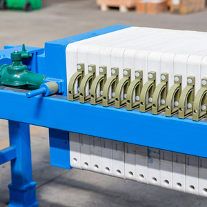 Presse à filtre à plaques et à cadres en nylon à haute efficacité avec feutre filtrant pour la filtration des liquides industriels - Product Image 2
