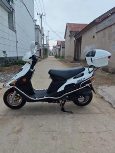 <span class=keywords><strong>La</strong></span> moto scooter Suzuki 125cc à essence est livrée directement par le fabricant pour l'exportation. - Product Image 5