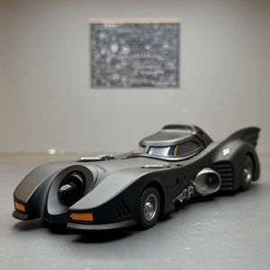 Modellino Auto Batman 1989 in Metallo Pressofuso 1:32 con Suoni, Luci e Funzione Pullback - Giocattolo da Collezione - Product Image 5