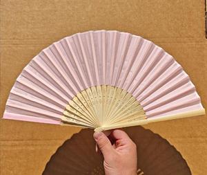 Éventail en Soie Personnalisé avec Impression et Gravure, Cadeau de Mariage Personnalisé avec Nom - Product Image 2