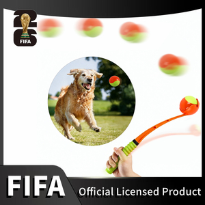 Jouets interactifs pour animaux de compagnie sous licence officielle <span class=keywords><strong>FIFA</strong></span>, lanceur de balles pour chien mains libres avec balle qui couine de 6,2 cm pour la Coupe du monde <span class=keywords><strong>FIFA</strong></span> - Product Image 1