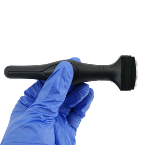 เครื่องเดอร์มาสแตมป์แบบมืออาชีพ 175 เข็ม สำหรับ<span class=keywords><strong>รักษา</strong></span>รอยแผลเป็นจากสิว ฝ้า กระ จุดด่างดำ และดูแลหนังศีรษะ พร้อมกระตุ้นการงอกใหม่ของเส้นขนและหนวด - Product Image 3