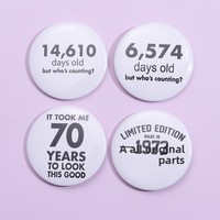 Haojin personnalité européenne américaine mode géométrique anglais lettre fer blanc Badge alliage de métal goutte d'huile décoration broche
