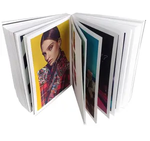100 T weißes Papier mit glattem, unbedrucktem Hardcover Bücher mit geflochtenem Nähte-Bindungs-Offset-Druck Broschüre