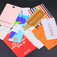 Étiquettes suspendues personnalisées en papier kraft recyclé transparent, couleurs personnalisées, épaisses et gaufrées, pour sacs, chaussures et vêtements, vente en gros