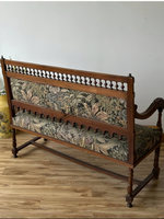 Amerikanischer Landhausstil Massivholz Geschnitztes Antikes Vintage Mid-Century Walnussfarbenes Sofa Fotostudio Fotografie Ferienhaus Doppelbett