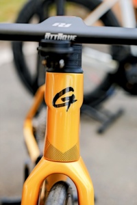 Bicicleta de Carretera Profesional GUSTO GTR de Fibra de Carbono con Disco de 12 Velocidades, Certificada por la UCI, en Stock y Lista para Enviar, SPORT LEGEND de Fibra de Carbono - Product Image 5