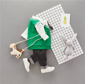 ชุดเสื้อกั๊กเด็กผู้ชายราคาถูกสำหรับฤดูใบไม้ผลิ เสื้อยืดคอกว้าง และกางเกงยีนส์แบรนด์ดัง จำนวนมาก จากผู้ผลิตในจีน - Product Image 2