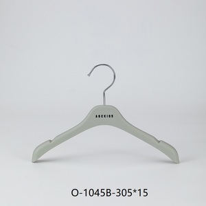 Móc áo nhựa bán lẻ nhà tổ chức tùy chỉnh trắng móc treo quần áo bán buôn với các tùy chọn Logo - Product Image 4