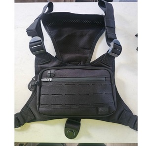 Sac de poitrine tactique, gilet de course unisexe noir avec poche zippée pour usage extérieur - Product Image 2
