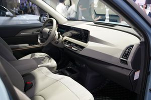 Kia Ev5 <span class=keywords><strong>Voiture</strong></span> Électrique 2025 Occasion <span class=keywords><strong>Pas</strong></span> <span class=keywords><strong>Cher</strong></span> Yueda Kia Ev5 530km SUV Tout-Terrain 2025 530 air 720 700 km Noir Prix <span class=keywords><strong>Longue</strong></span> Autonomie - Product Image 6
