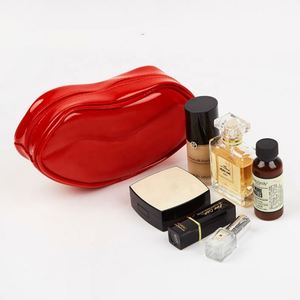 Sac de maquillage cosmétique grande capacité en PU, forme lèvres, étanche, portable, pour voyage, rangement de produits de soin de la peau, fabriqué en usine BSCI - Product Image 4