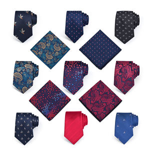 طقم ربطة عنق حرير 100% مع منديل وشعار مخصص في علبة هدايا - Product Image 3