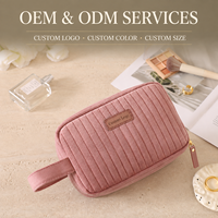 Kosmetiktasche aus Niederländischem Samt mit Eigenem Logo, Gesteppte Make-up-Tasche, Große Kapazität Reise-Toilettenartikel-Organizer mit Schlaufengriff