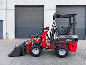 Компактный фермерский погрузчик WOLF Mini750, мини-погрузчик с шарнирно-сочлененной рамой и дизельным двигателем - Product Image 2