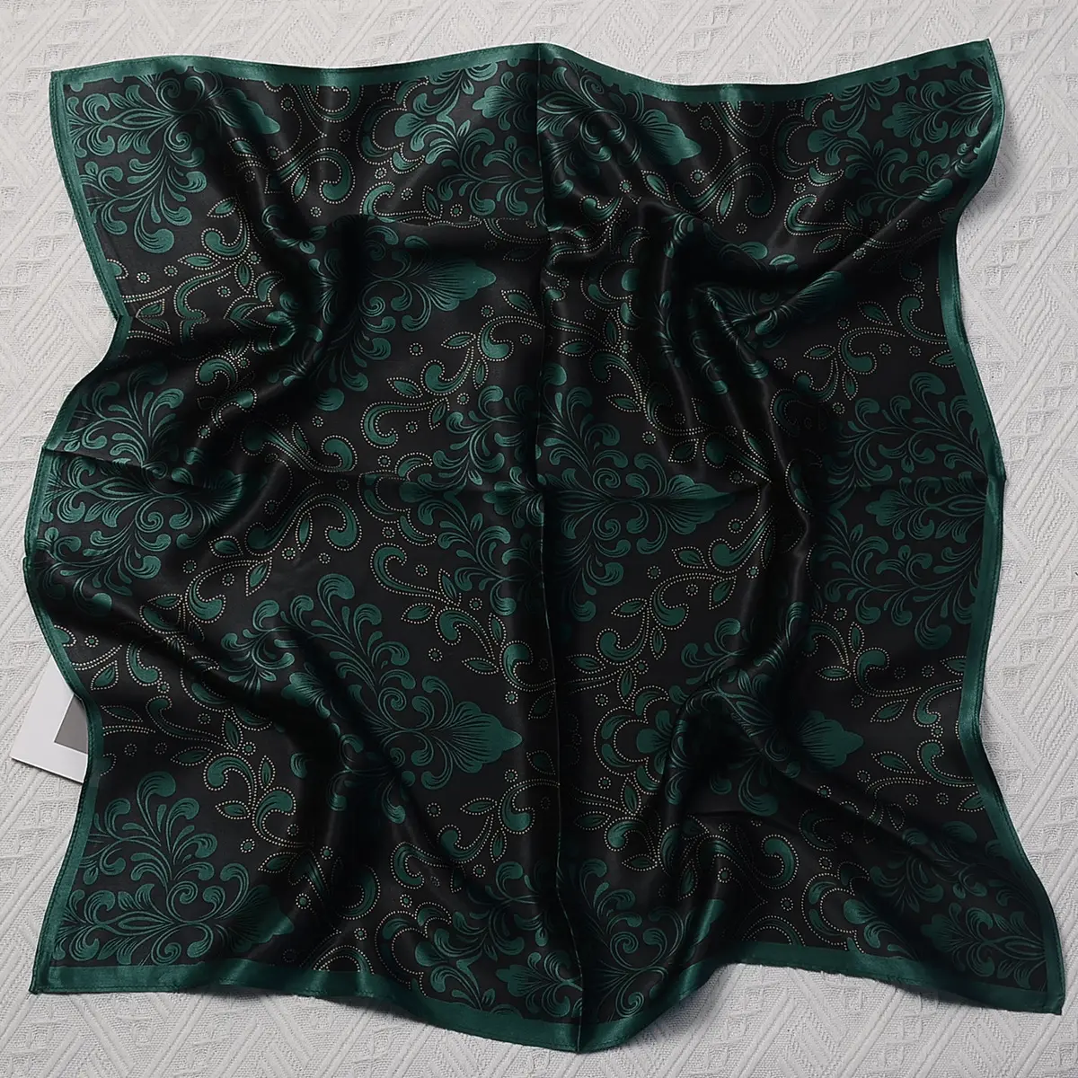 Fabrication en usine 100 foulards en soie imprimés numériques carrés pour femmes en satin de soie pure
