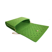 Pochette en feutre carré à la mode de vente chaude avec bouton brodé doré et forme carrée de fermeture à glissière