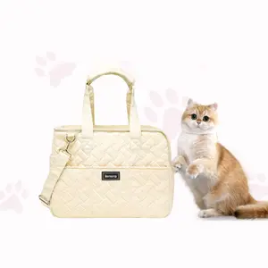 Fashion Pet Cat Bag Breathable Cute Easy Carry Pet Tote Bag Quilted Pet Soft-Sided Leisure Cat Carrying Bag