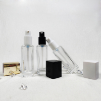 Emballage de soins de peau de luxe vide carré 30ml 40ml 100ml crème cosmétique pot en verre pompe à Toner Lotion pot en verre bouteille en verre