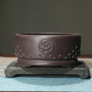 Maceta Redonda de Zisha con Forma de Tambor, Diseño de Bestia Mítica, Estilo Tradicional Chino - Product Image 2