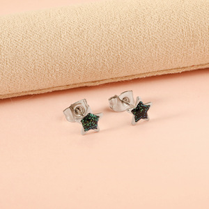 ต่างหูสแตนเลสทรงดาว ดีไซน์ห้าแฉก ประดับเพชรขนาดเล็ก เหมาะสำหรับใส่ทุกวัน - Product Image 3