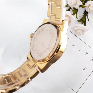 Reloj de lujo para mujer con diamantes, correa bicolor, esfera con números romanos, reloj de pulsera de moda, relojes de pulsera de lujo personalizados baratos. - Product Image 6