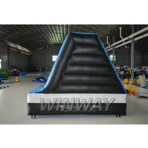 Plateau de jeu gonflable géant avec plusieurs trous de cible pour les événements sportifs en plein air - Product Image 3