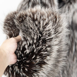 Abrigo de Piel de Zorro de Terciopelo Suave y Elegante Personalizado por NAFA para Mujer con Diseño Clásico - Product Image 4