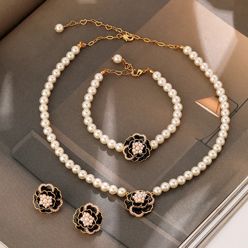 Designer de luxe camélia perle ensemble de bijoux Vintage élégant collier boucles d'oreilles Bracelet haute qualité femmes bijoux fins accessoires