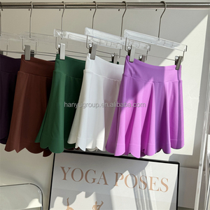 Ensembles de <span class=keywords><strong>yoga</strong></span> femmes Gym entraînement deux pièces costumes rembourré haut court et Laser Shorts vêtements de sport nouvelle mode doux Nylon extensible vêtements de sport - Product Image 4