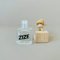 Pendentif diffuseur d'arômes d'huiles essentielles en verre carré de luxe de 8ml, nouvelle bouteille de parfum de voiture, couvercle en bois, désodorisant suspendu