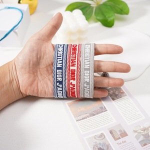 Nhà Máy Hợp Thời Trang Giá Handmade Vải Dây Đeo Cổ Tay Biểu Tượng Tùy Chỉnh Đầy Màu Sắc Ribbon Thêu Tua Dệt Tự Làm Dây Đeo Vòng Đeo Tay - Product Image 2